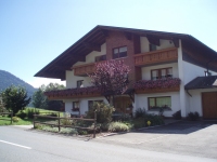 unser Haus im Sommer
